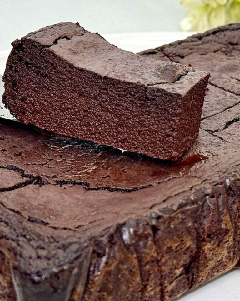 Healthy Chocolate Cake with Apples