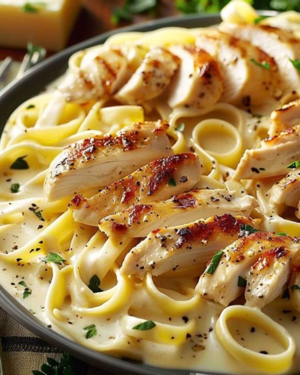 Fettuccine Alfredo with chicken